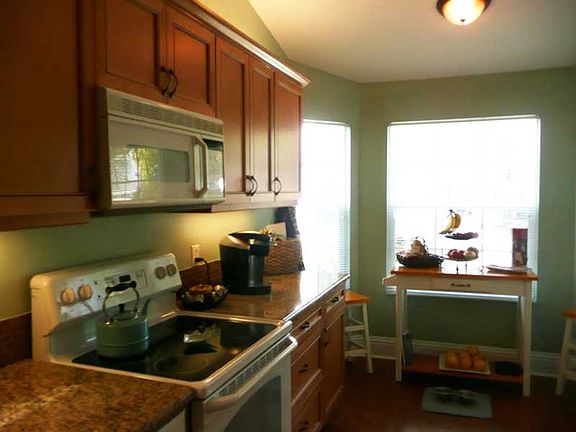 5th image of 1810 Waterford Dr APT 2