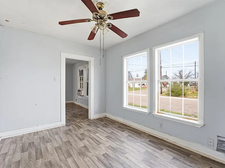 2420 Stevens St — Photo 8