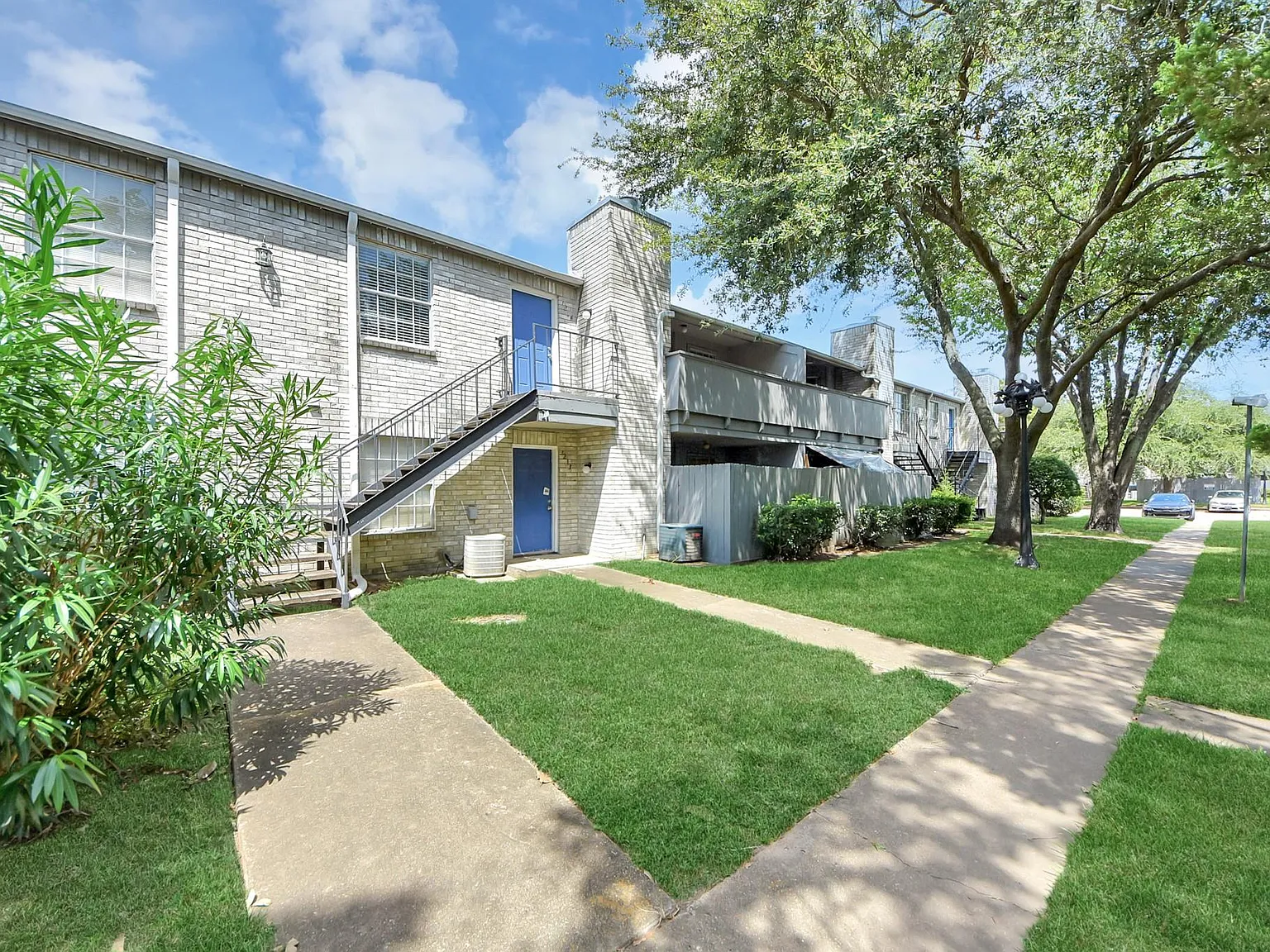 2 bed, 2.0 bath, 1068 sqft, $1,300 — Photo 4