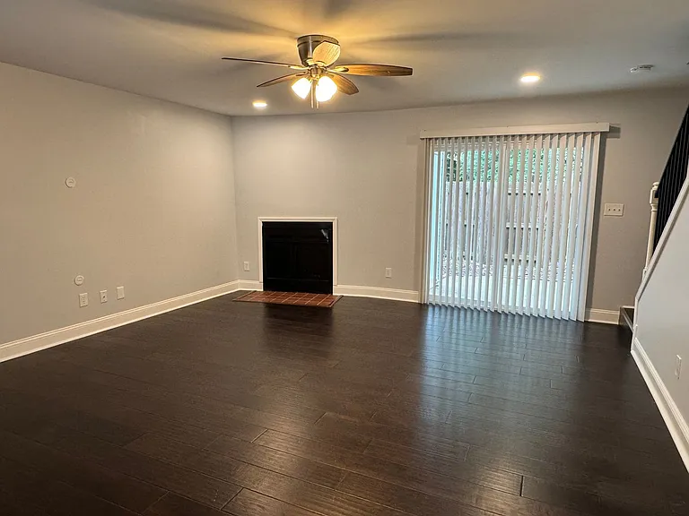 4315 Baylor St — Photo 3