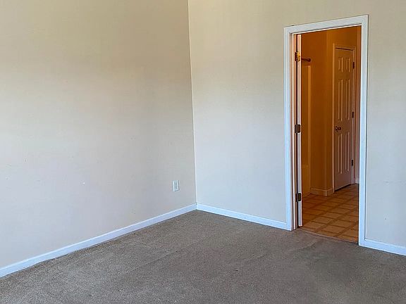 3rd image of 1635 Jefferson Cir