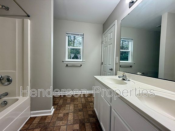 2nd image of 3746 Glenwood Dr