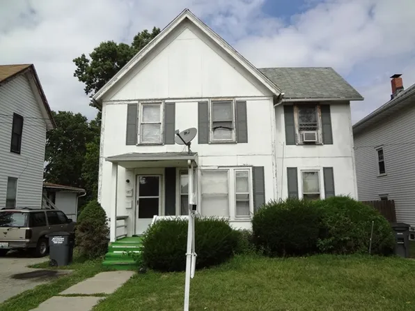 1405 W 1st St, Dixon, IL 61021