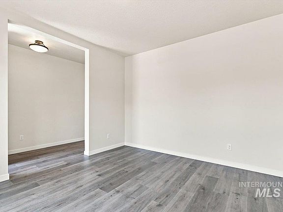 5th image of 11326 W Tutor St