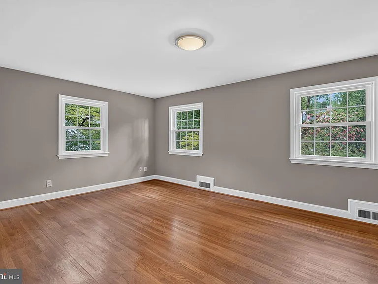 7215 Rollingwood Dr — Photo 15