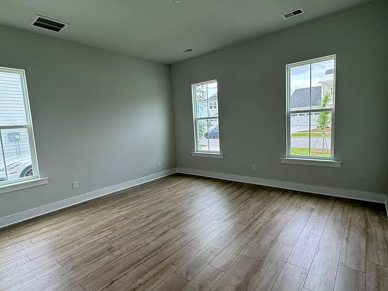 184 Ashworth Dr — Photo 13