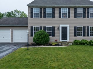 627 Lamborn Ridge Dr, West Grove, PA 19390