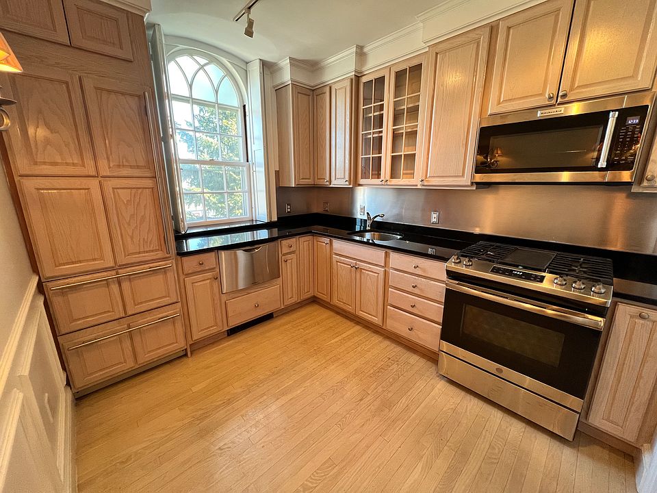 1st image of 375 Lloyd Ave APT 3a
