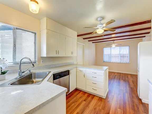 3rd image of 5812 Shenandoah Dr