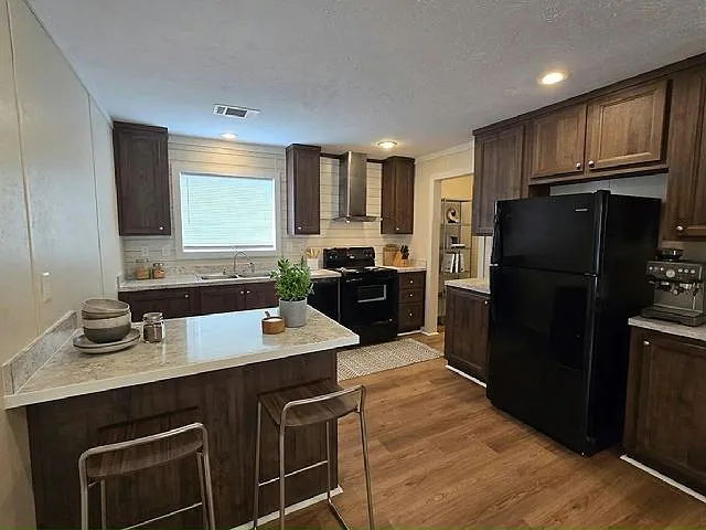 3 bed, 2.0 bath, 1120 sqft, $1,900 — Photo 2
