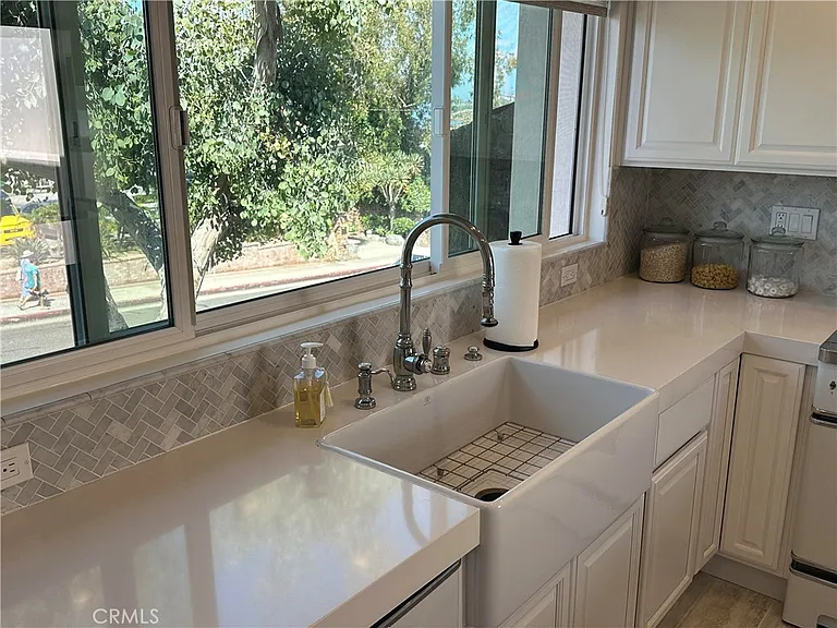 577 Ramona Ave #C — Photo 7