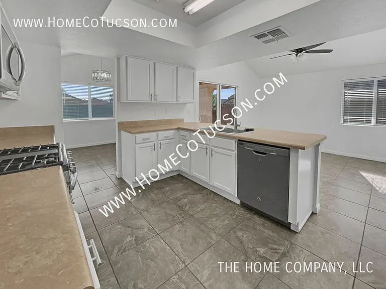 10002 E Stella Rd — Photo 10