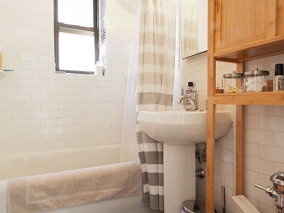 5th image of 135 W 16th St APT 56
