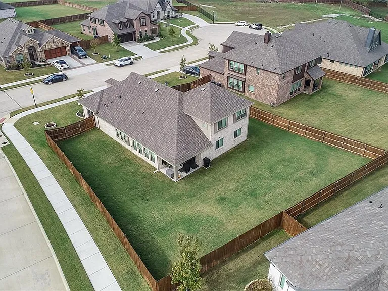 2210 Moon Dance Ln — Photo 6