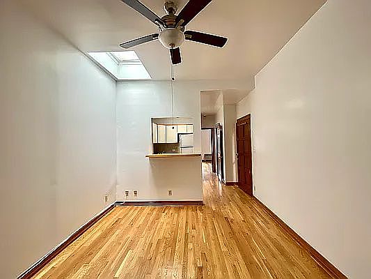 4th image of 332 6th Ave #2