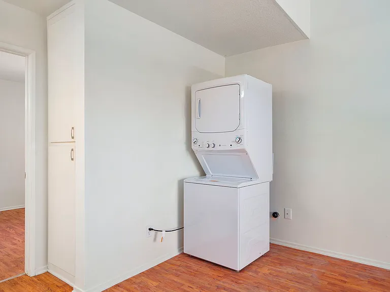 220 W Truslow Ave — Photo 18