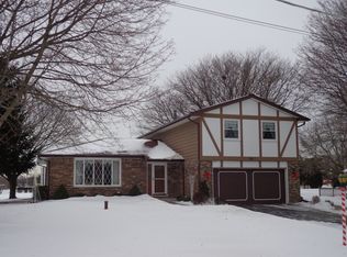 921 Vera Ln, Wheeling, IL 60090
