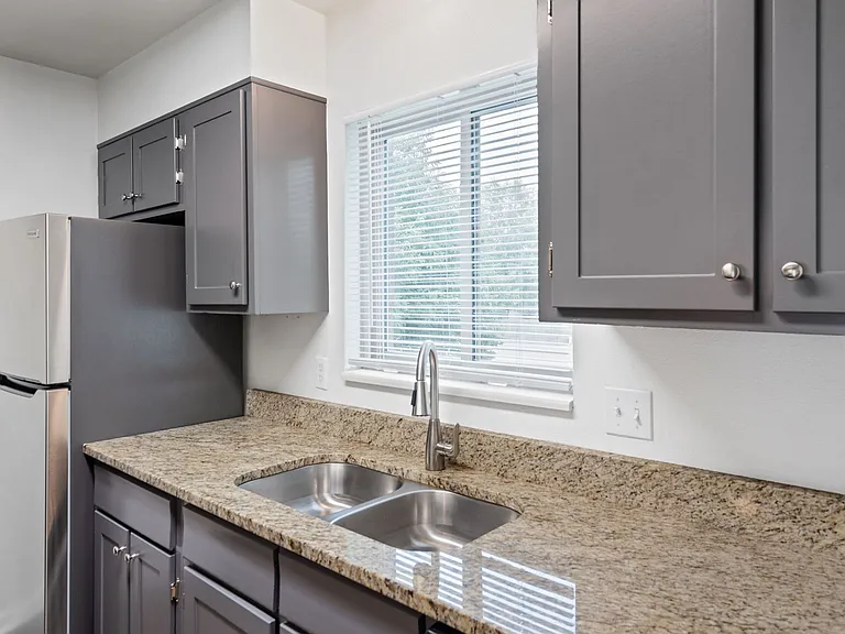 Lakemont Apartments — Photo 28