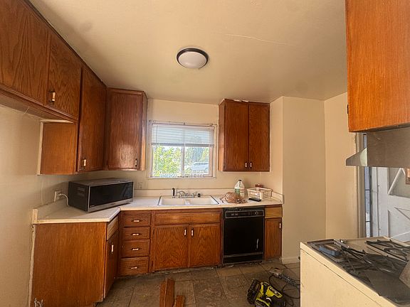 3rd image of 1346 W Puente Ave