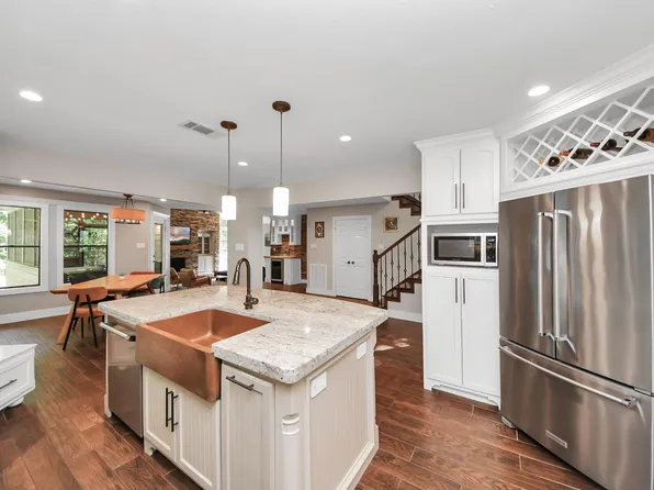 3 Hidden Deer Corner Ct, Spring, TX 77381