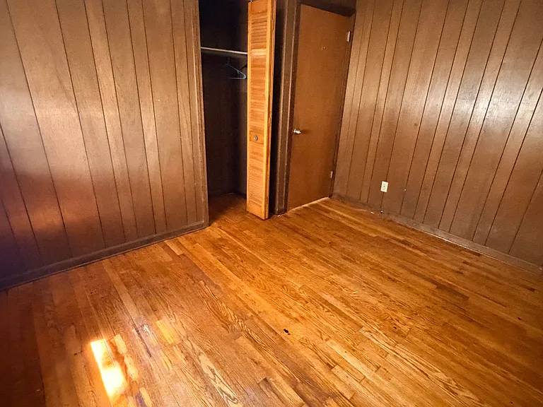 241 Circular Ave — Photo 10