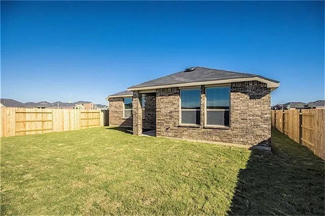 3 bed, 2.0 bath, 1846 sqft, $2,150 — Photo 2