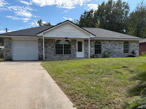 134 N Forest Dr, Willis, TX 77378