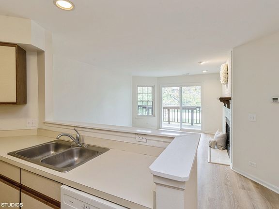 5th image of 214 W Jennifer Ln Unit 5A