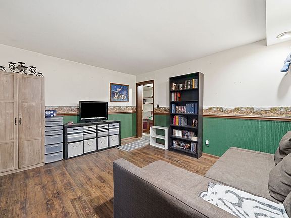 4th image of 407 Hunter Ave