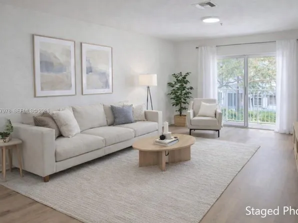 5640 NW 115th Ct APT 211, Doral, FL 33178