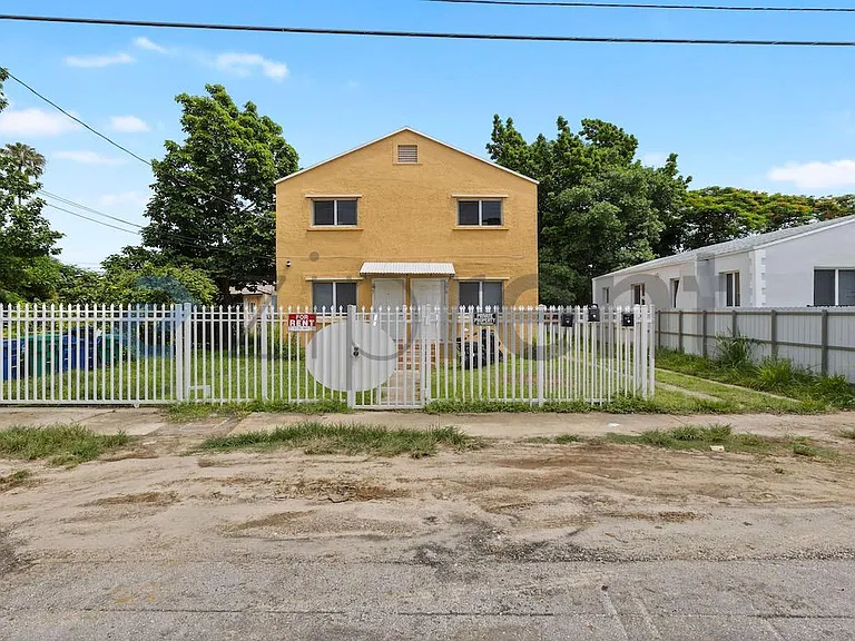 275 NW 81st St — Photo 3
