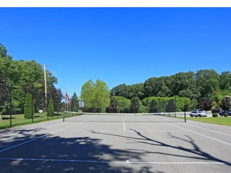 Stonington Estates Apartments — Photo 12