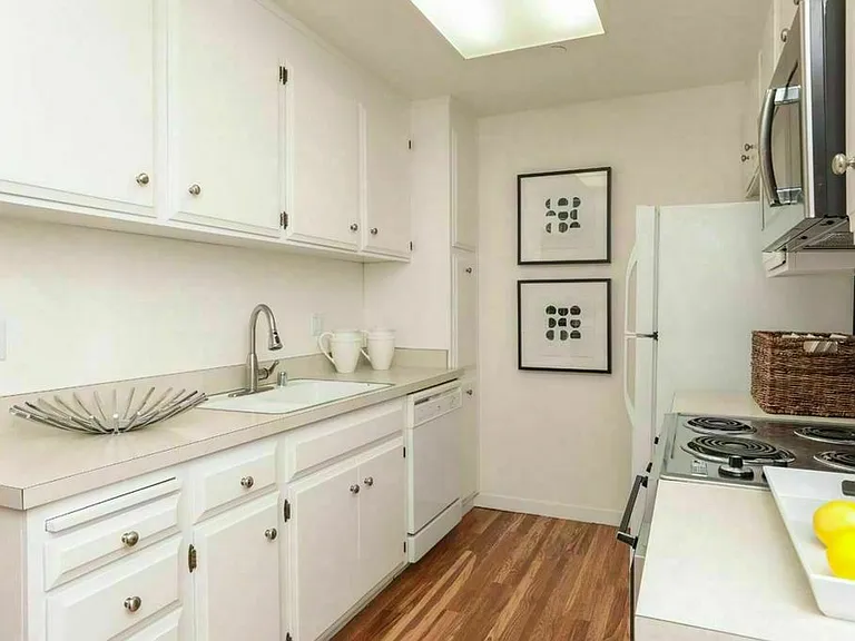 101 2nd St #11 — Photo 4