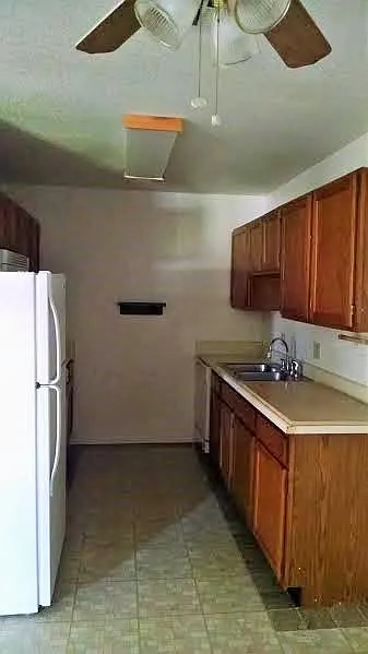 2 bed, 1050 sqft, $1,045 — Photo 3