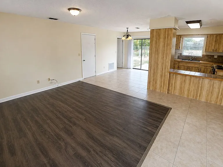 12350 SE 100th Ave — Photo 2