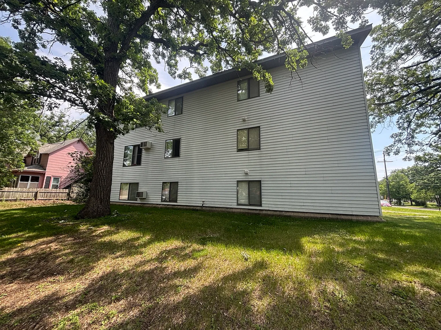 4 bed, 1.5 bath, $335 — Photo 2