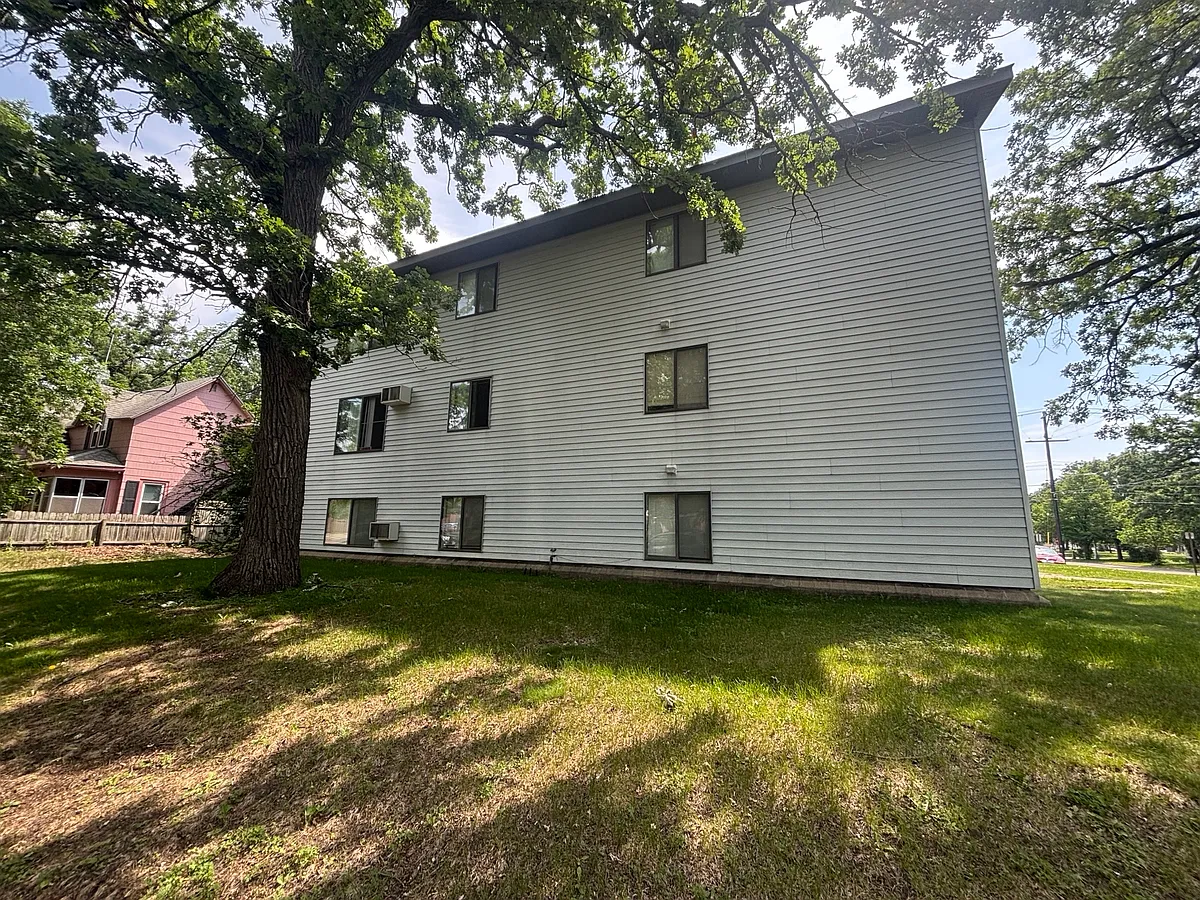Building Photo - 575 7th St S