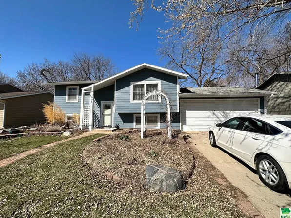 1008 Cottage Ave, Vermillion, SD 57069