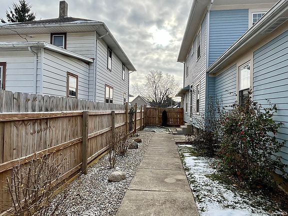 5th image of 630 W Main St