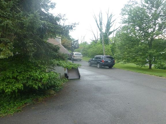 4th image of 1600 Maple Dr