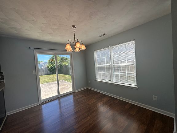 4th image of 501 Hillshire Way