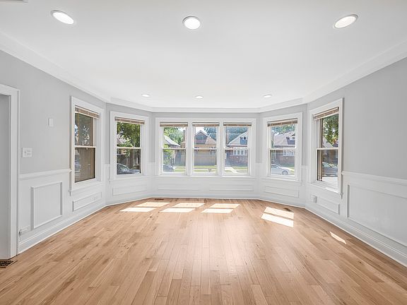 3rd image of 8526 S Euclid Ave