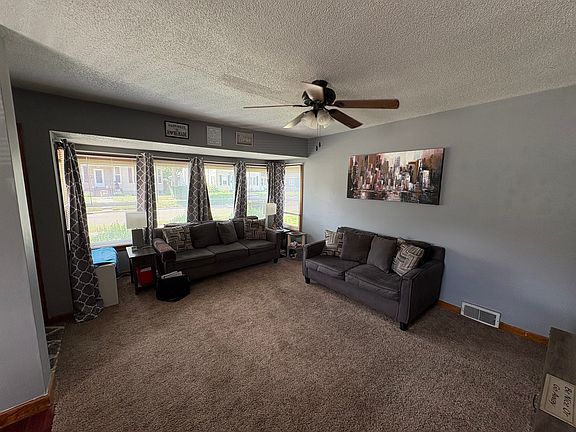 2nd image of 915 N 10th St