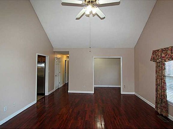 5th image of 11 Wrenfield Ln SE
