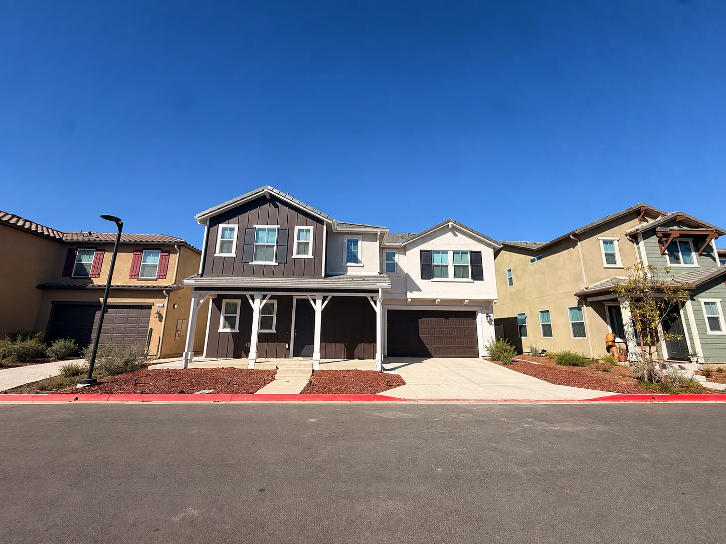4 bed, 2.5 bath, 1900 sqft, $6,800 — Photo 1