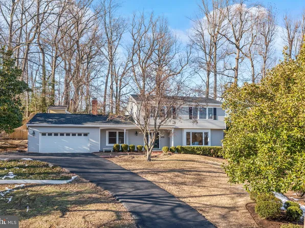 1208 Tatum Dr, Alexandria, VA 22307