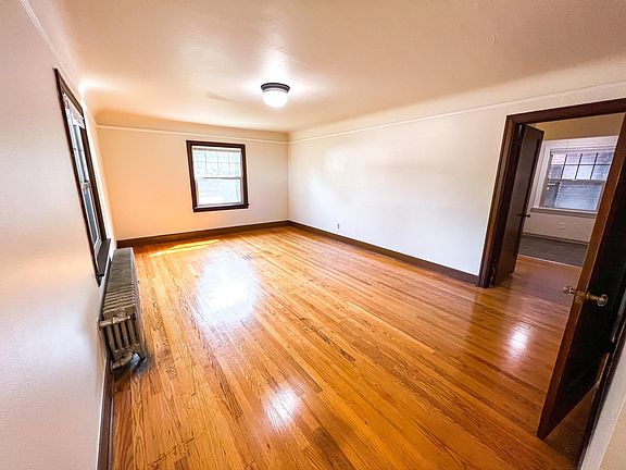 4th image of 4403 SW Admiral Way #102