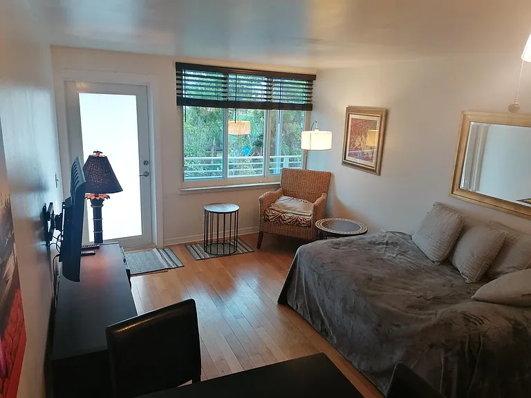 405 N Hibiscus Dr — Photo 3