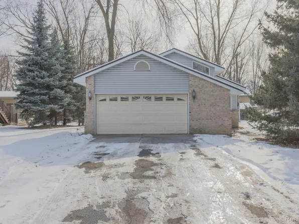 2738 E Walton Blvd, Auburn Hills, MI 48326