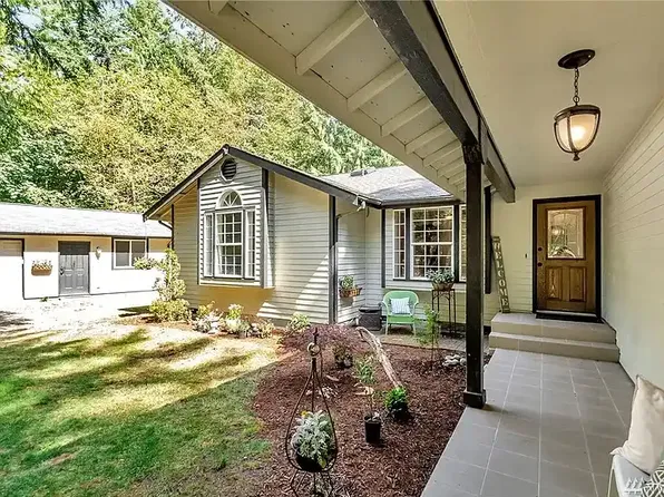 7085 Bayview Dr SE, Pt Orchard, WA 98367